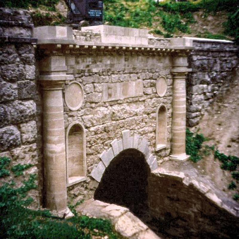 The tunnel portal at Coates after restoration had been completed in 1977. Its done in a Greek style and looks very pleasant. There were two niches - neither were ever used but they were meant to have statues of Father Thames and Mother Sabrina.