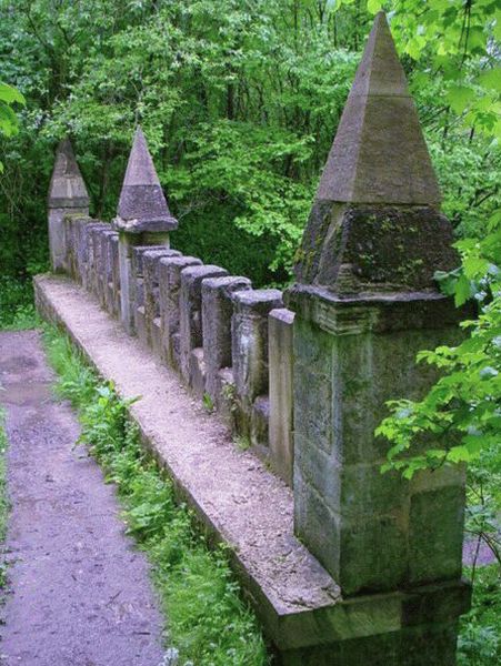 The famed castellated structure atop the canal tunnel portal. A public footpath runs right alongside these.